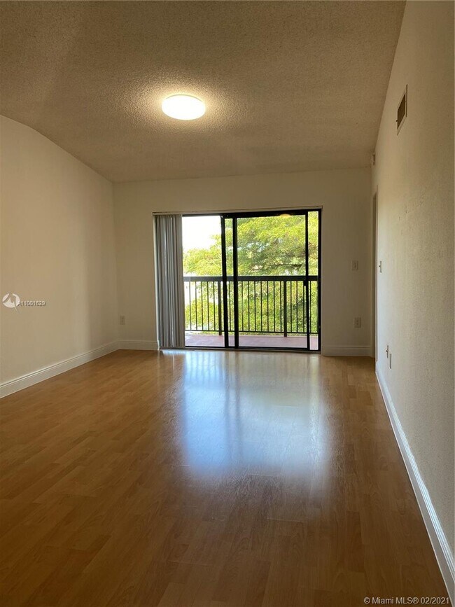 Building Photo - 9979 Nob Hill Ln