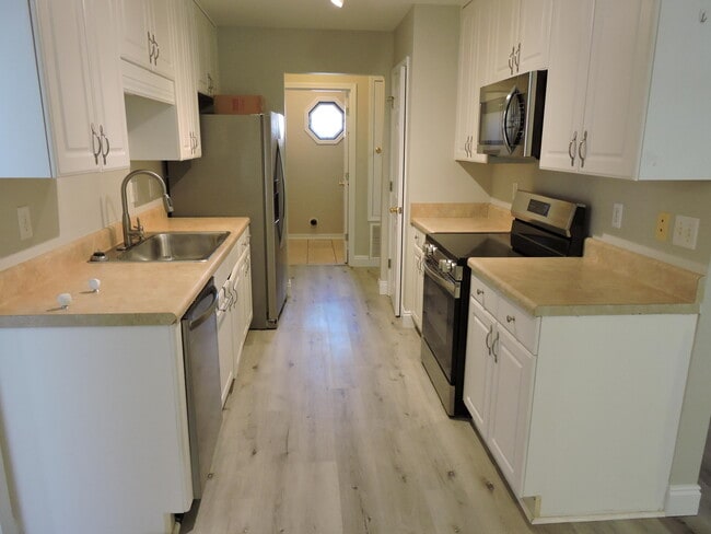 Building Photo - 125 Louise Dr