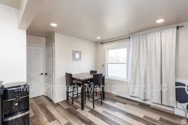 Building Photo - 3304 S 460 E