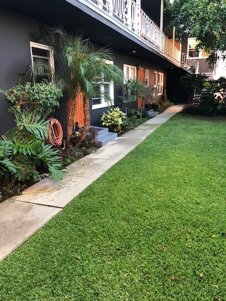 Building Photo - 1334 E 1st St