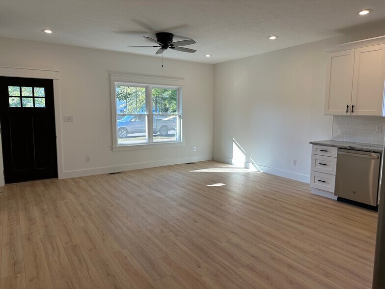 Building Photo - 3525 S Wickens St