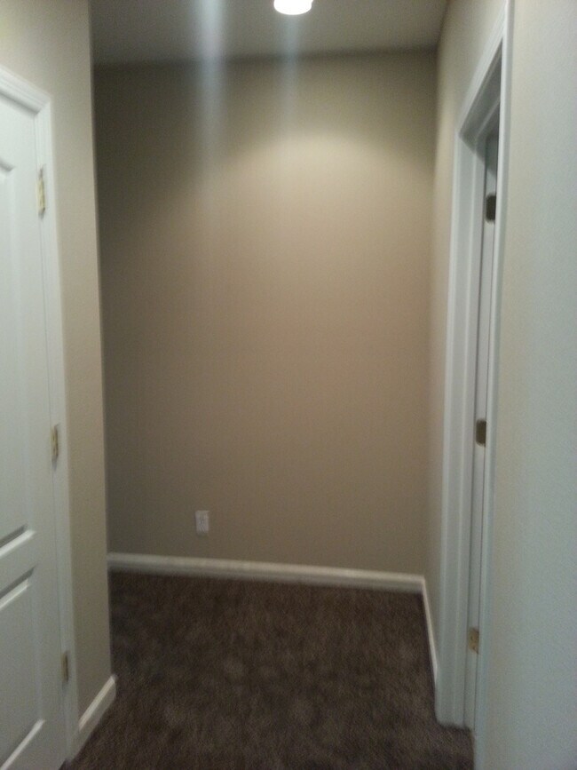 Building Photo - Coming up FOR SALE! Like New Super clean 3/2 West Fresno single story in Central Unified