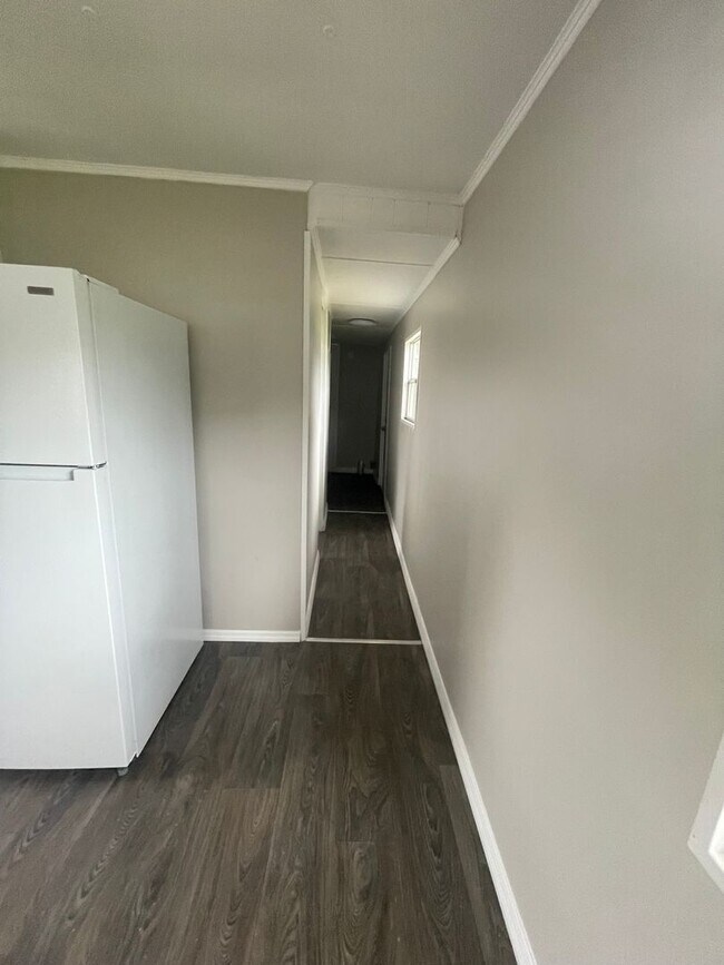 Building Photo - Welcome Home to Silver Lake