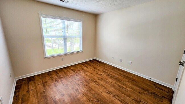 Building Photo - 324 Rose Bud Ln