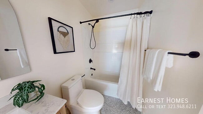 Building Photo - 6441 Satsuma Ave