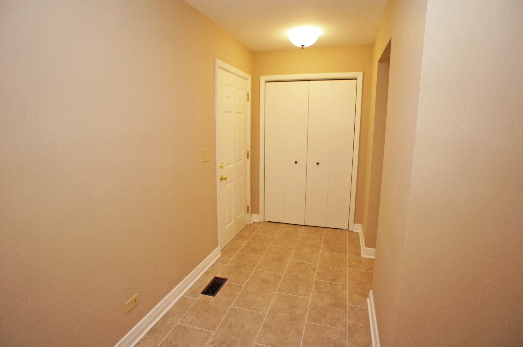 Entry Foyer - 1466 Hazelwood Ct