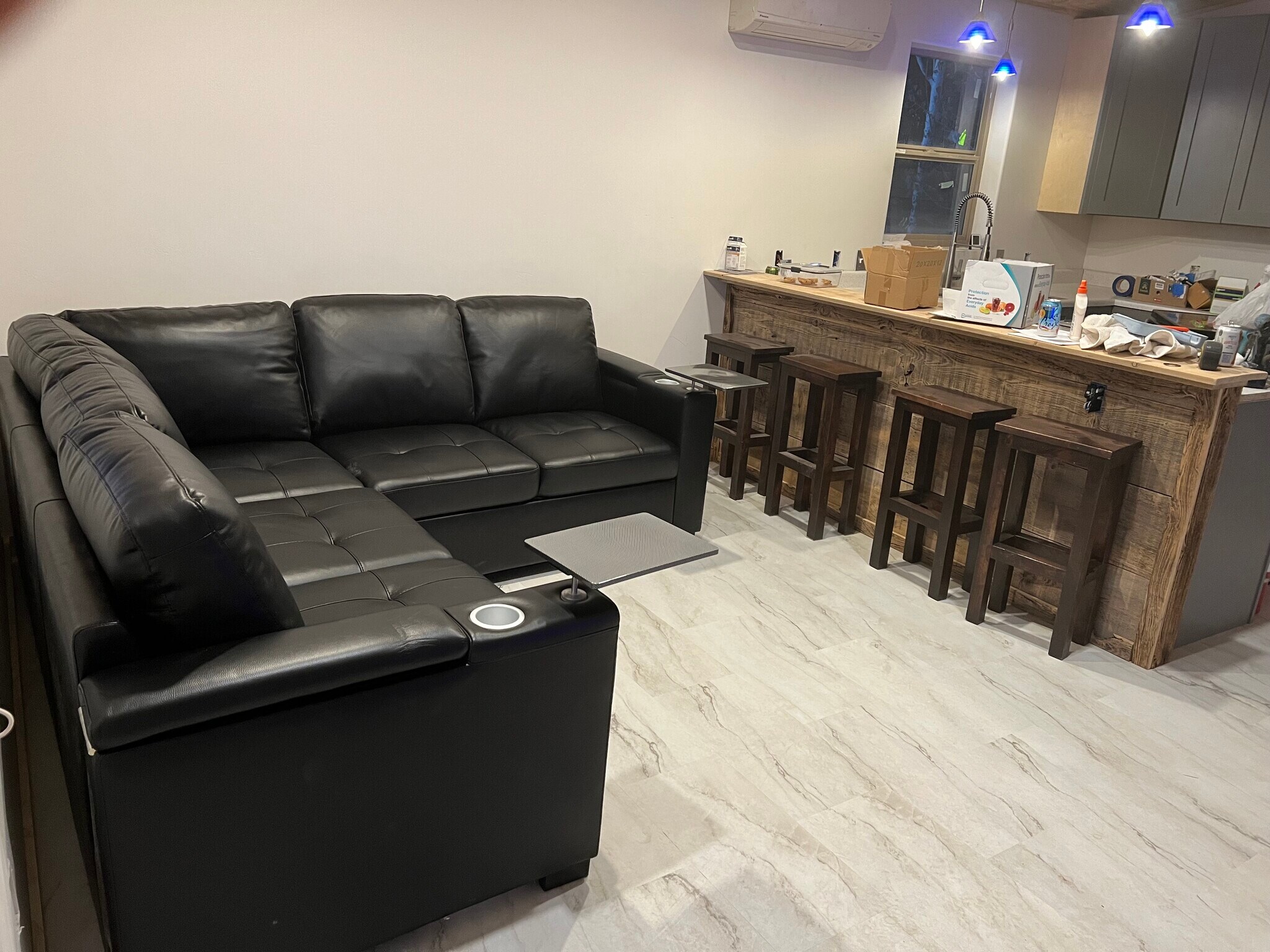 Open Concept - 260 Halferty St