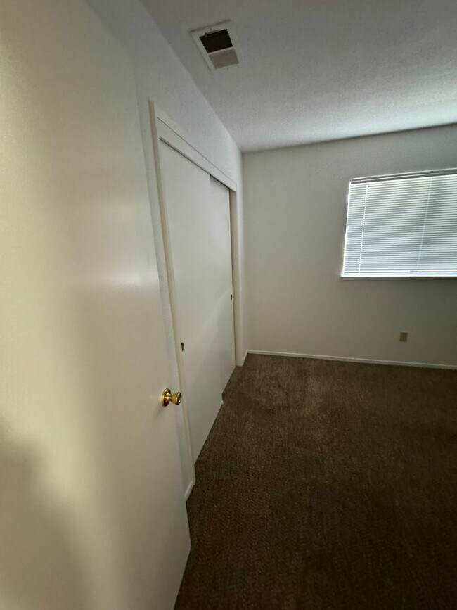 Building Photo - 1042 Awani Dr