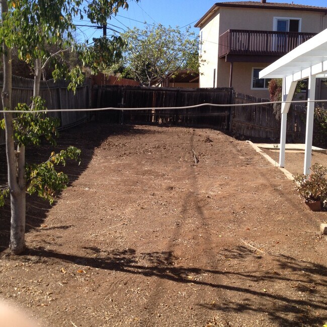 Building Photo - Beautiful 2bd/1ba Upstairs Duplex with a H...