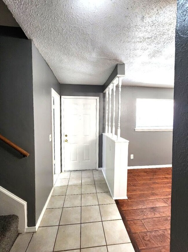 Building Photo - 3 Bed 2.5 Bath Apt NW OKC