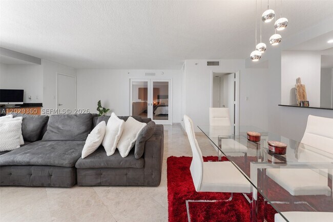 Building Photo - 6917 Collins Ave