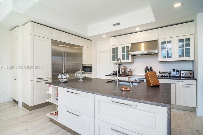 Building Photo - 3500 Island Blvd