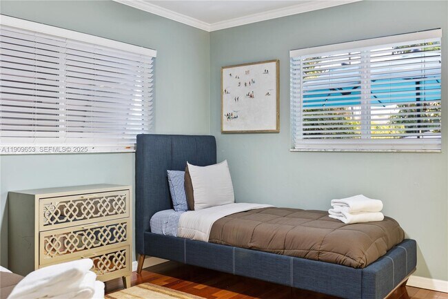 Building Photo - 418 SE 3rd Terrace