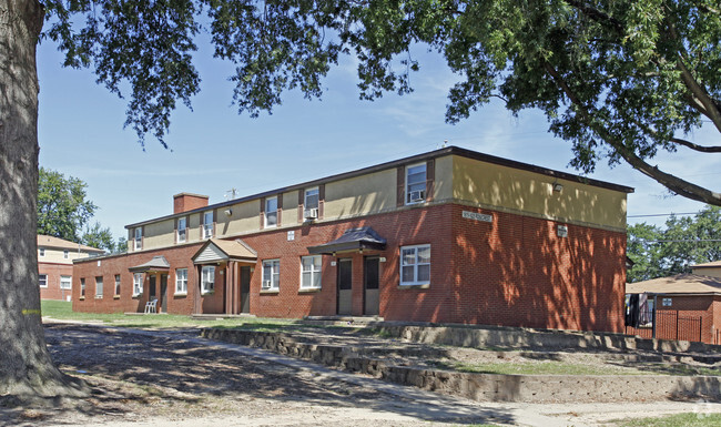 Building Photo - Hillside Court Apartments