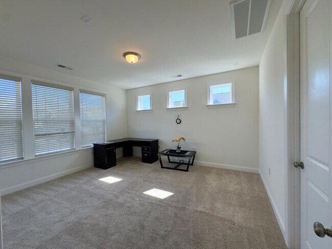 Building Photo - 2550 Frg Vlg Wy