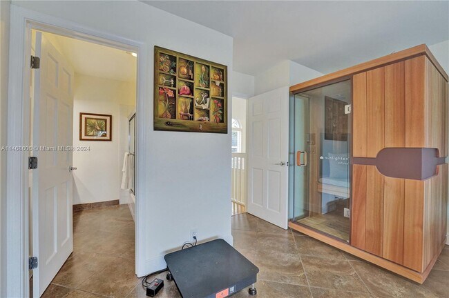 Building Photo - 1247 Seminole Dr