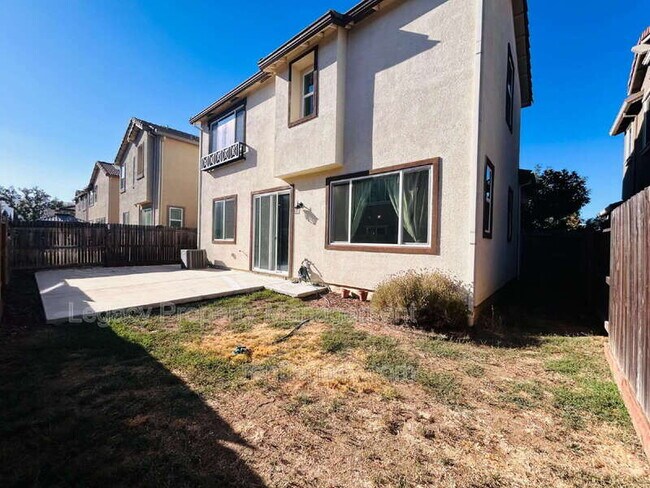 Building Photo - 320 Fruitvale Rd