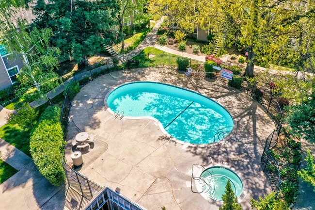 Building Photo - 9101 Newhall Dr