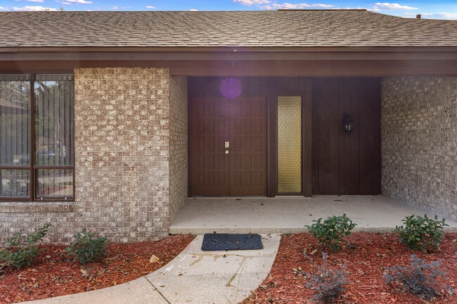 Building Photo - 886 Quail Run