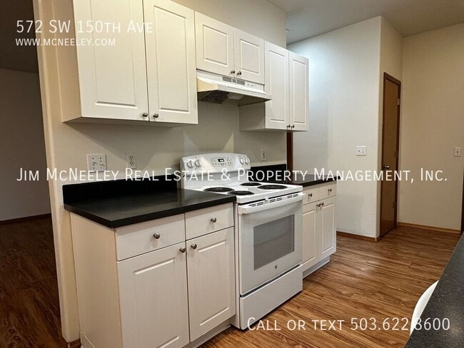Building Photo - 572 SW 150th Ave
