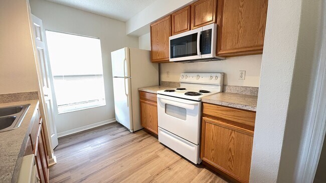 Building Photo - MOVE IN SPECIAL- Newly renovated 3 bedroom/2.5 bath townhouse for rent located in the lovely gate...