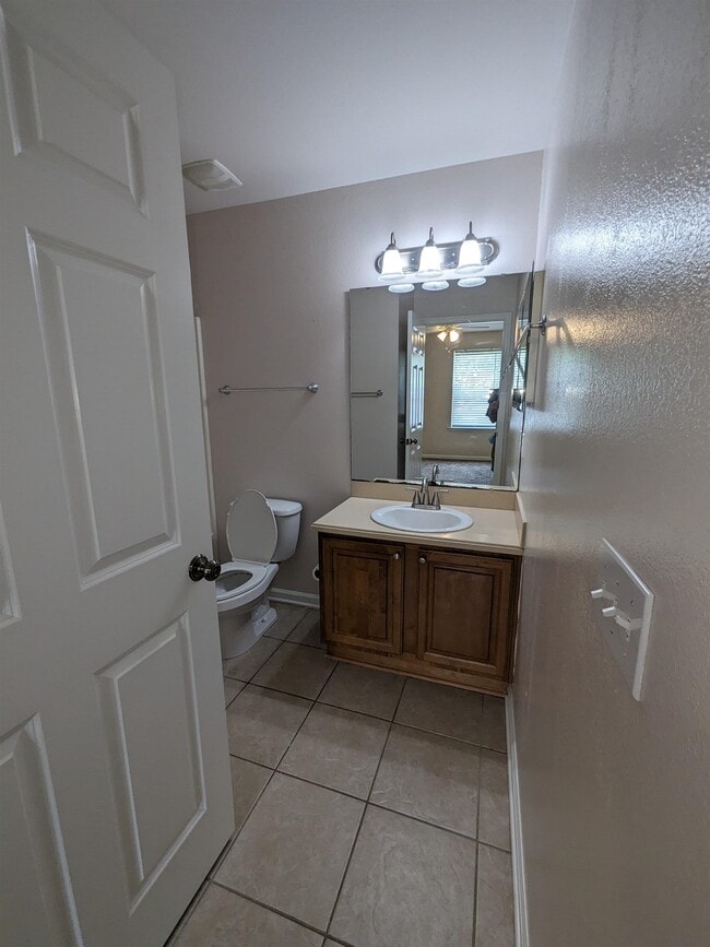 Building Photo - 2410 Quazar Cir