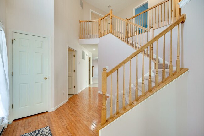 Building Photo - 2233 Oakbrook Blvd