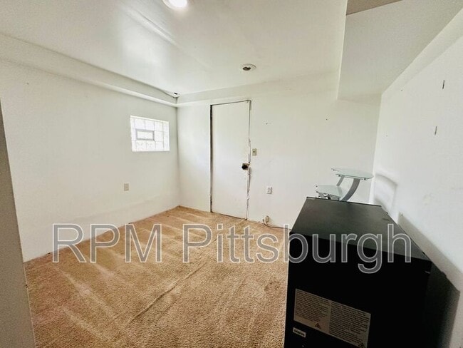 Building Photo - 319 Elfort Dr