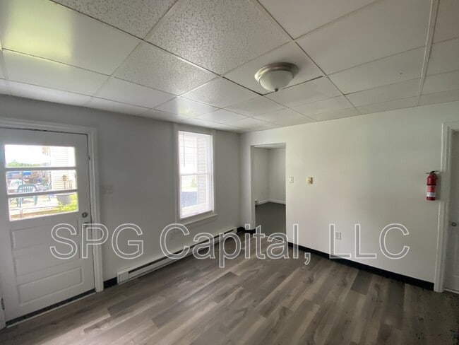 Building Photo - 112 N York St