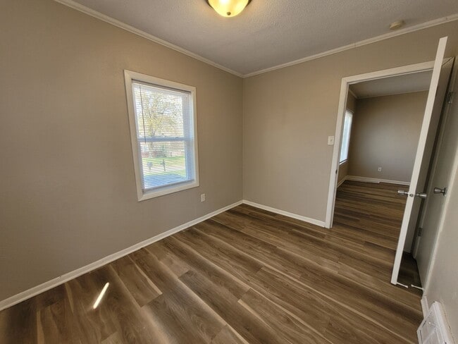 Building Photo - Pet Friendly Home near SW 9th, minutes fro...