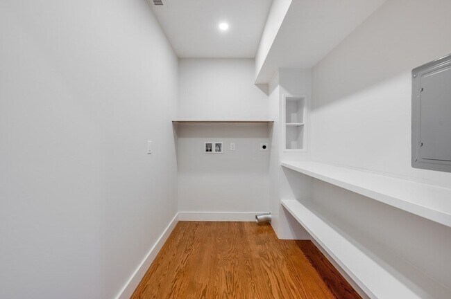 Building Photo - 8 Riverside Rd