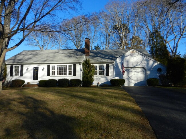 Primary Photo - 16 Musket Ln