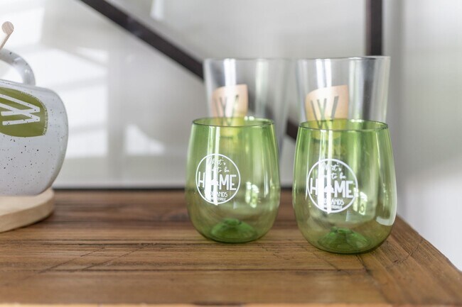 Building Photo - 3 Bedroom Flat, End unit Apartment - Available at Woodlands with $500 deposit. Ask your leasing a...