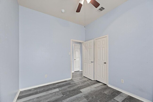 Building Photo - 11617 Glen Knoll Dr