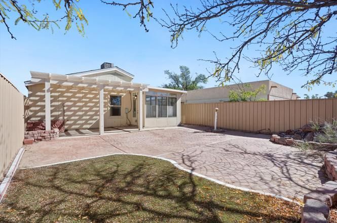 Building Photo - 1645 Hollyberry Dr NE