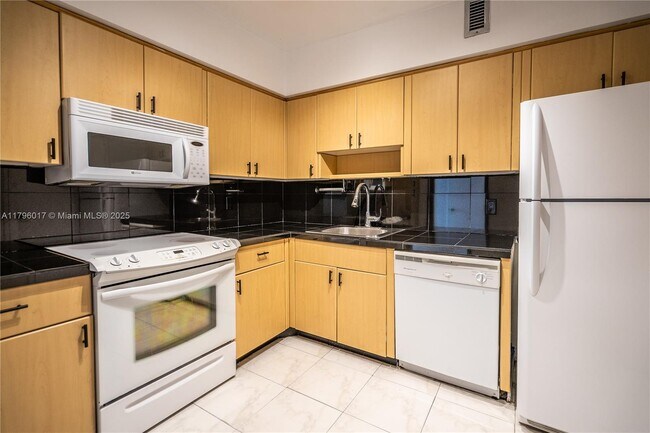 Building Photo - 5700 Collins Ave