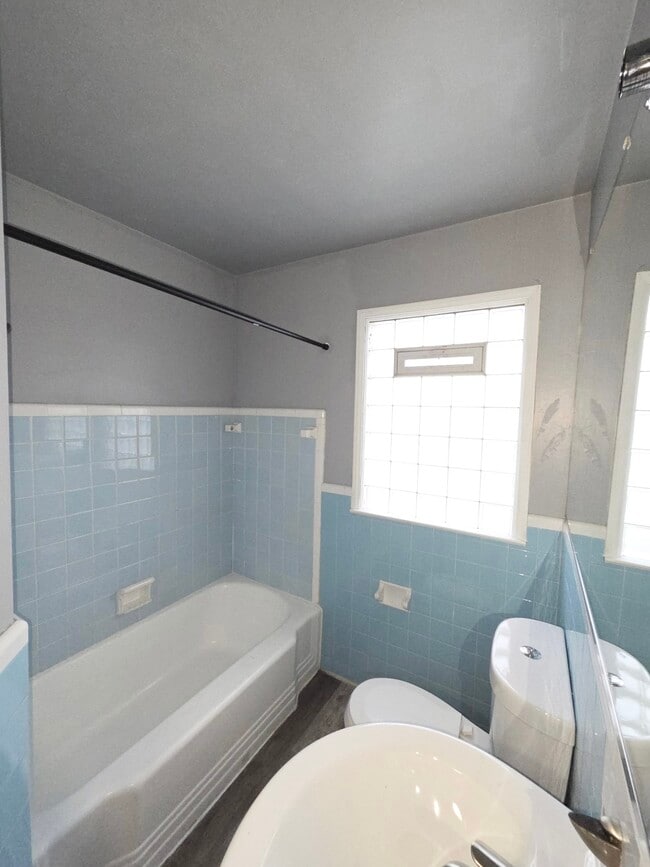 Building Photo - 20282 Westphalia St