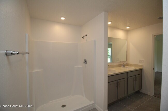 Building Photo - 147 Franzing St
