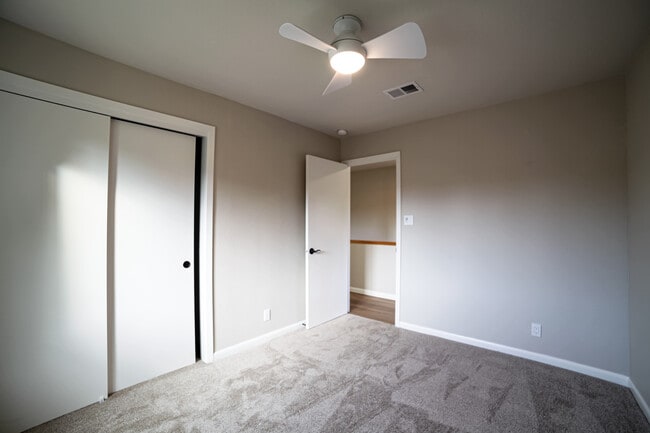Building Photo - 405 Solano Dr