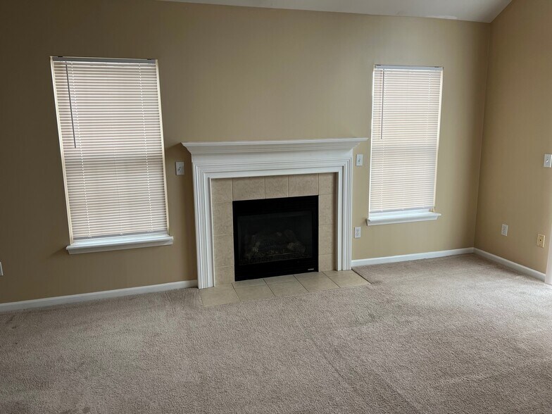 Primary Photo - 724 Olde English Cir