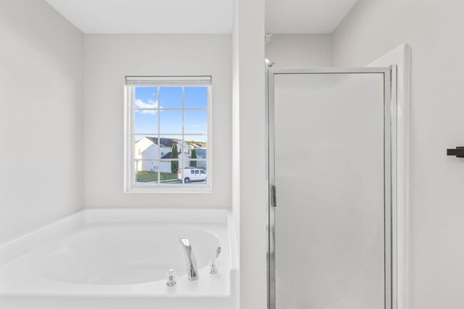 Building Photo - Spacious Northlake Home Offering Style, Co...