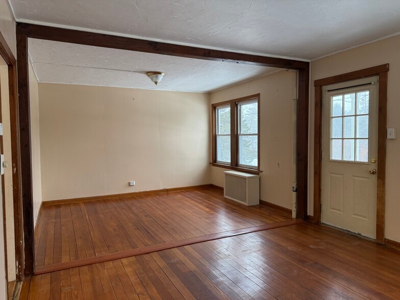 dining room - 42 Connecticut Mills Ave