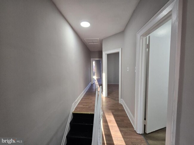 Building Photo - 5825 Ashland Ave