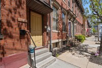 Building Photo - 506 E North Ave