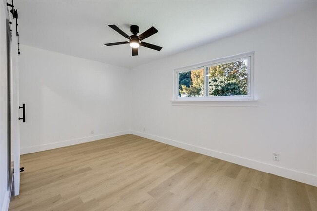 Building Photo - 813 Cardiff Dr