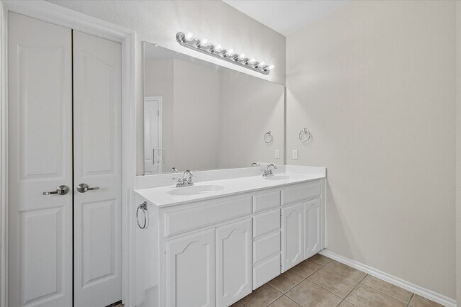 Building Photo - 3828 Confidence Dr