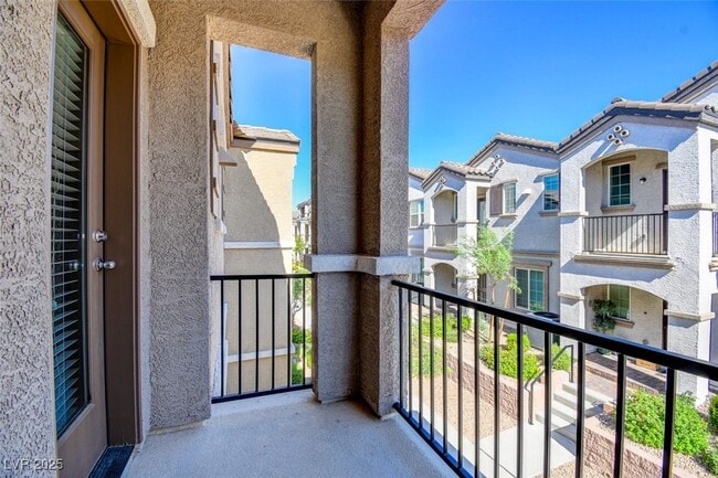 Building Photo - 664 Anemone Ln