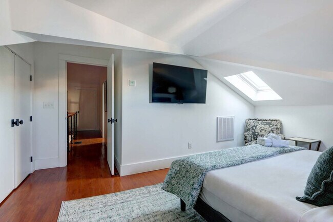 Building Photo - 415 Whitaker St