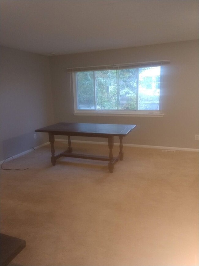 Building Photo - Three Bedroom Ranch Available July 2026!