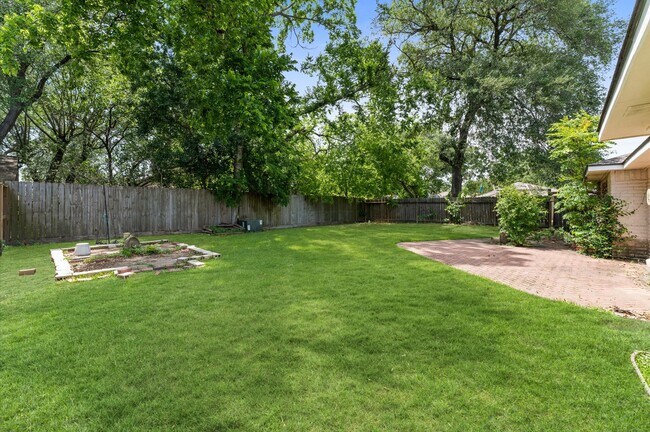 Building Photo - 10815 Montverde Ln